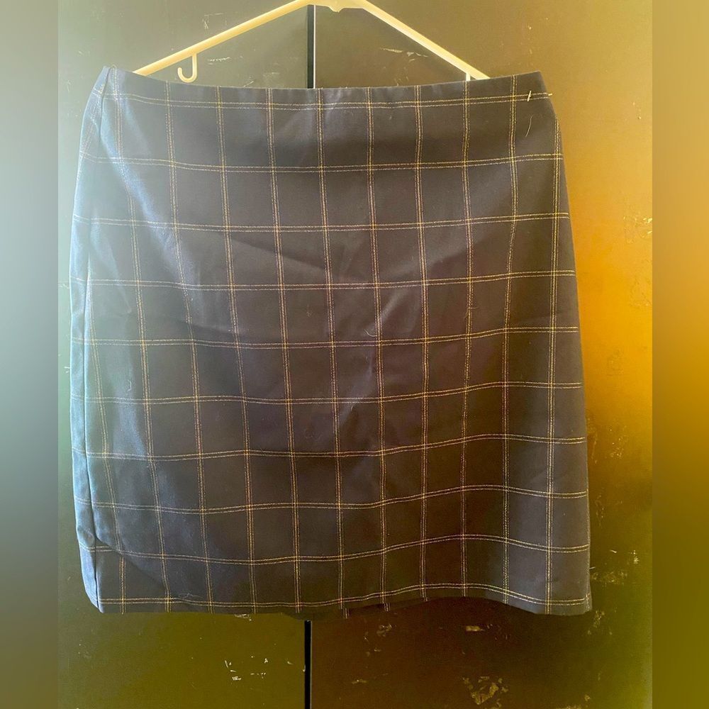 Women’s Banana Republic skirt, NWT, great for work or casual wear 🤩